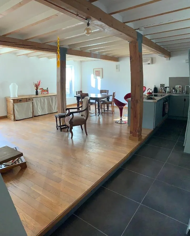 Medieval Avignon, Calm, Stunning & Spacious 60M2 דירה