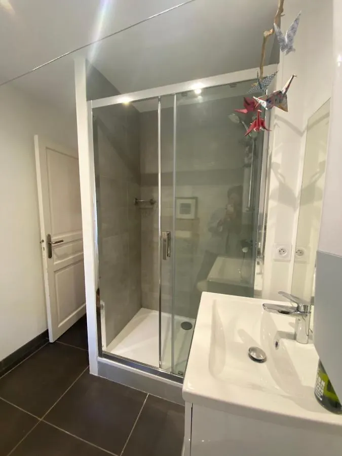 Medieval Avignon, Calm, Stunning & Spacious 60M2 דירה אביניון